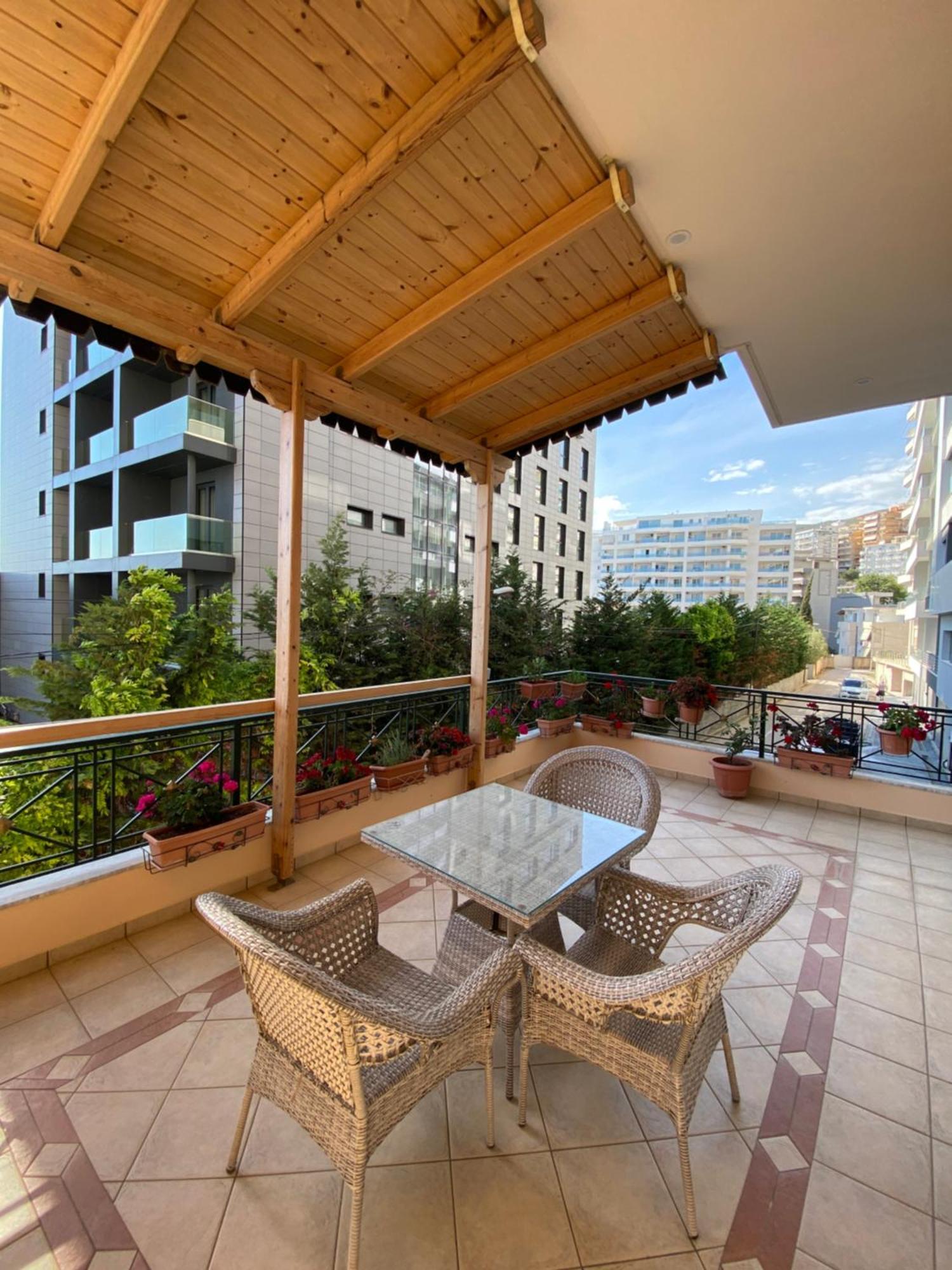 Apartament Galaxy Sarandë エクステリア 写真